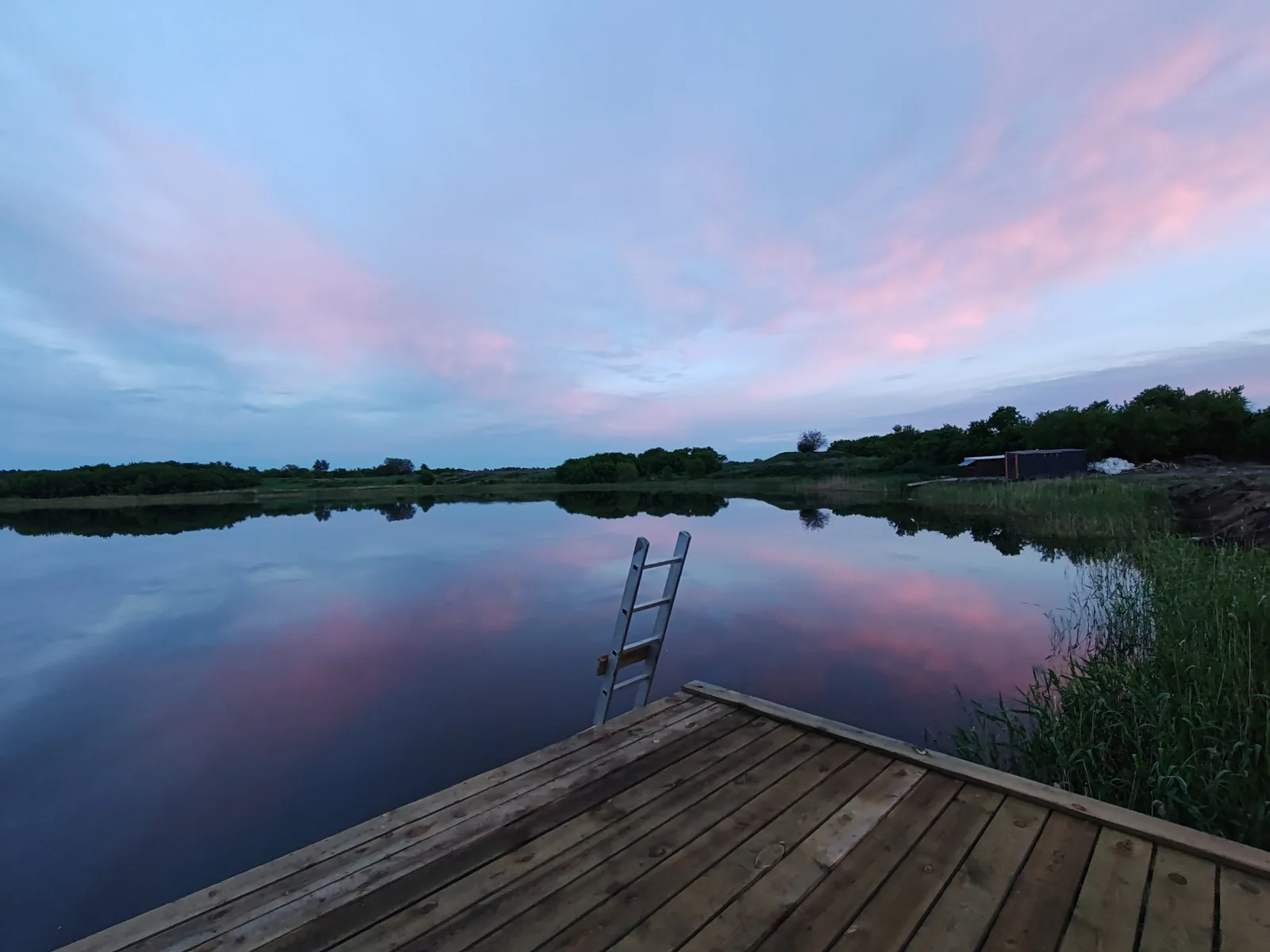 Настил и спуск к воде